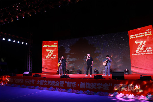 彈唱表演
